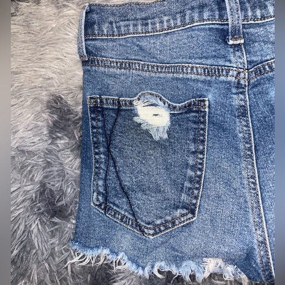 Kendall+kylie Jean shorts - Picture 3 of 7